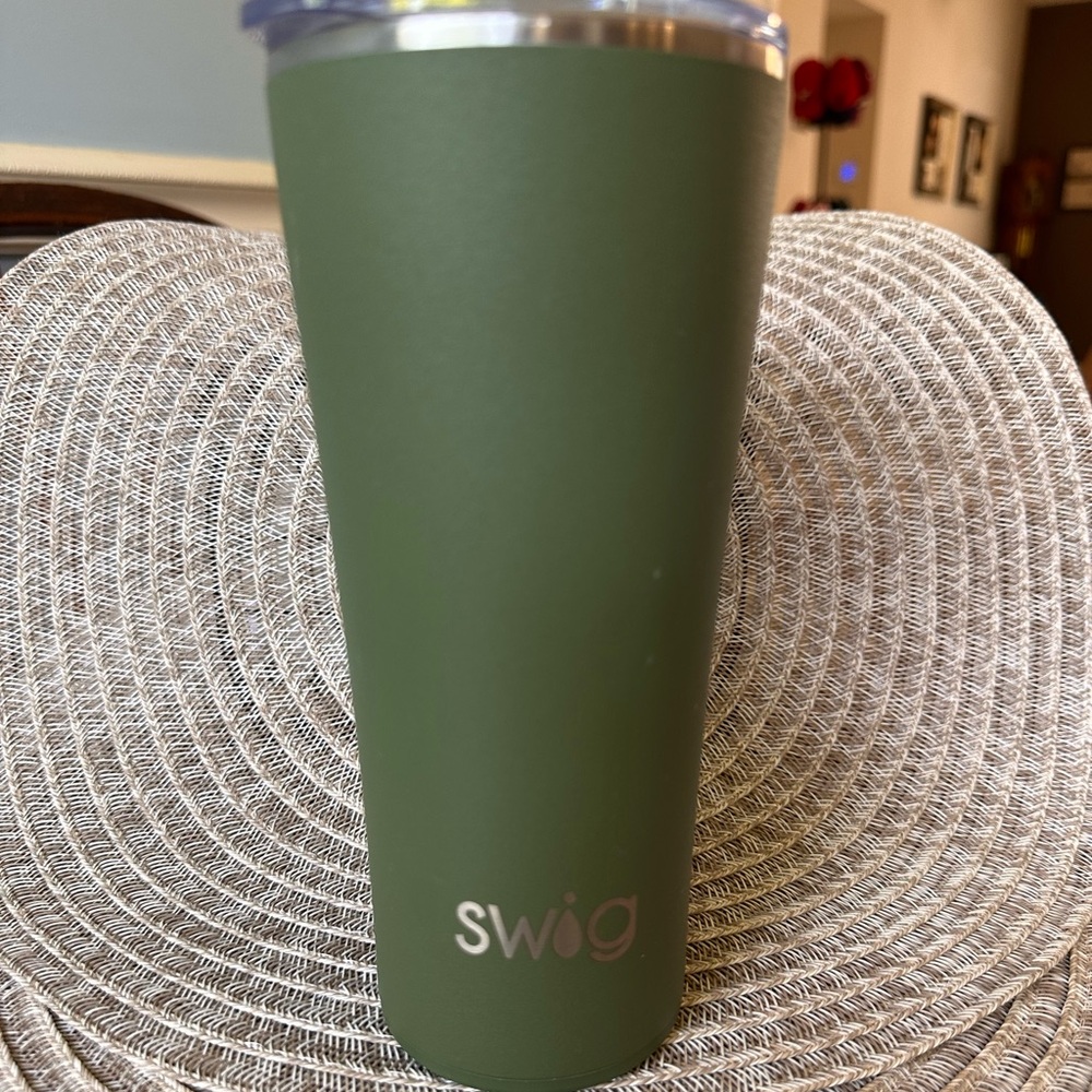Swig Life Olive Green Tumbler 22 Oz